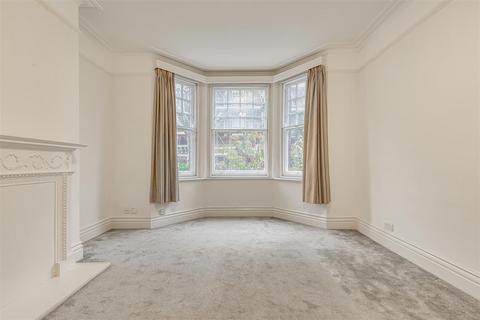 3 bedroom flat to rent, Riverview Gardens, London