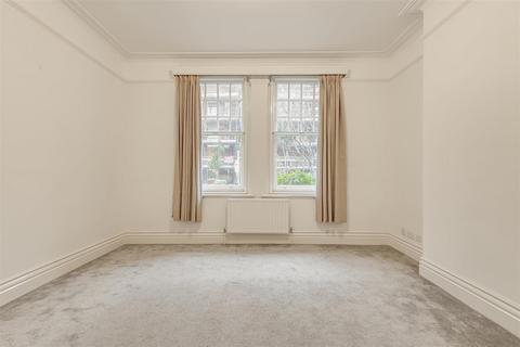 3 bedroom flat to rent, Riverview Gardens, London