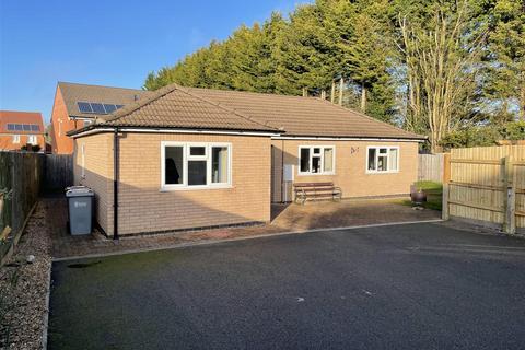 2 bedroom detached bungalow to rent, North Brook Close, Greetham, Oakham