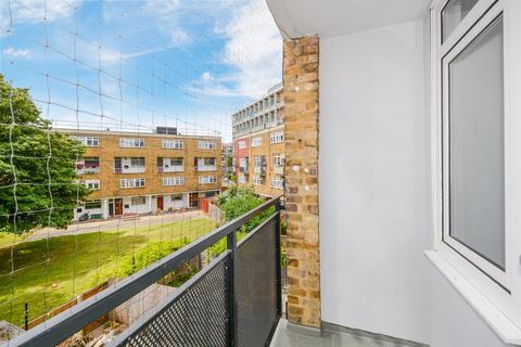 3 bedroom flat for sale, Cleveland Way, London