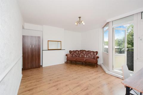 3 bedroom flat for sale, Cleveland Way, London