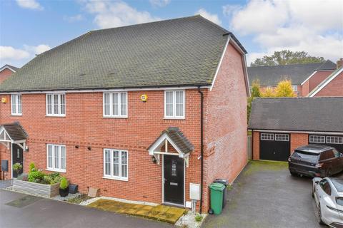 Bourne Avenue, Horley, Surrey