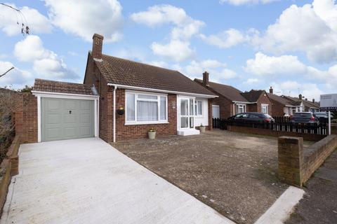 2 bedroom detached bungalow for sale, Oaks Avenue, Herne Bay, CT6