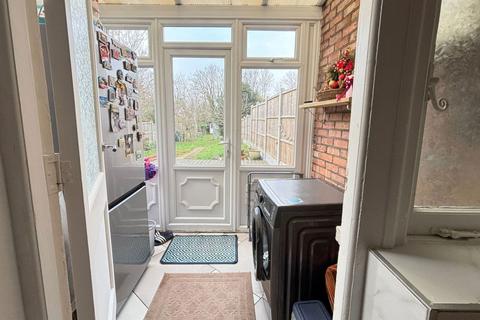 3 bedroom semi-detached house for sale, Seymer Road, Romford RM1