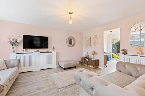 42 Cavalier Way, East Grinstead, RH19 4SE