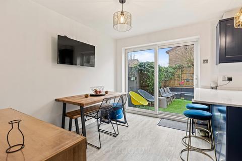 42 Cavalier Way, East Grinstead, RH19 4SE