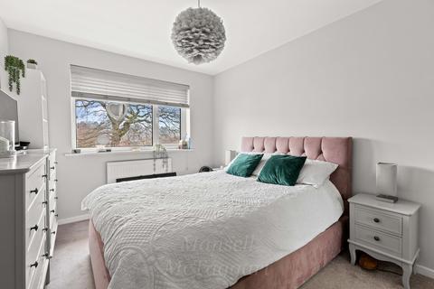 42 Cavalier Way, East Grinstead, RH19 4SE