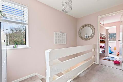 42 Cavalier Way, East Grinstead, RH19 4SE