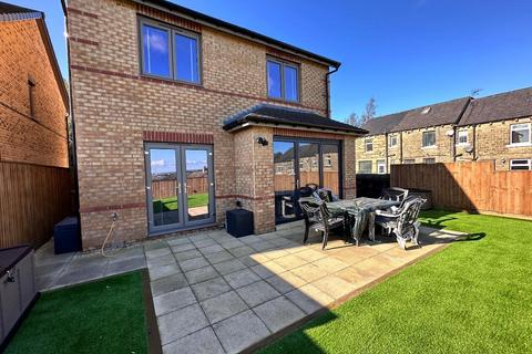 4 bedroom detached house for sale, Turnstone Way, Crosland Moor, Huddersfield