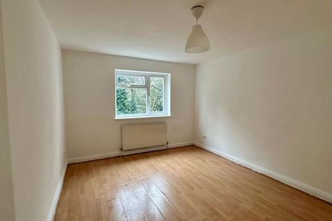 2 bedroom flat for sale, Flat 4, 90 Meopham Road, Mitcham, Surrey, CR4 1BJ