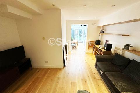 3 bedroom flat to rent, Freegrove Road, London, N7