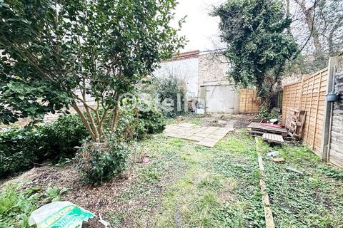 3 bedroom flat to rent, Freegrove Road, London, N7