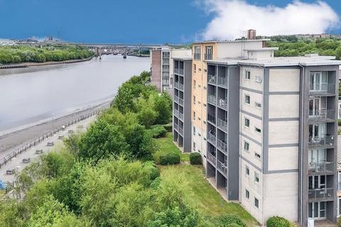 2 bedroom ground floor flat for sale, North Side, Gateshead, NE8