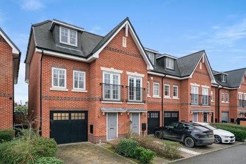 2 Combe Place, Cobham, KT11 2FJ