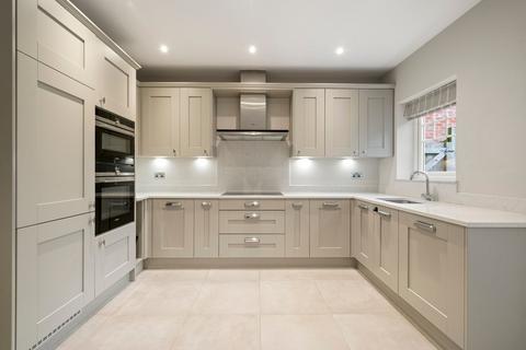 2 Combe Place, Cobham, KT11 2FJ