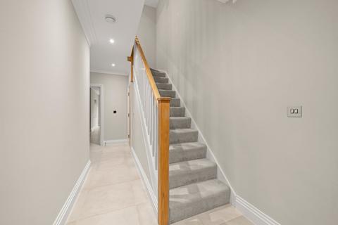 2 Combe Place, Cobham, KT11 2FJ