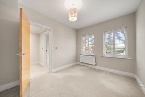 2 Combe Place, Cobham, KT11 2FJ