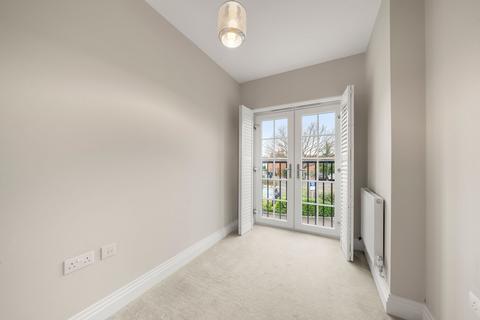 2 Combe Place, Cobham, KT11 2FJ