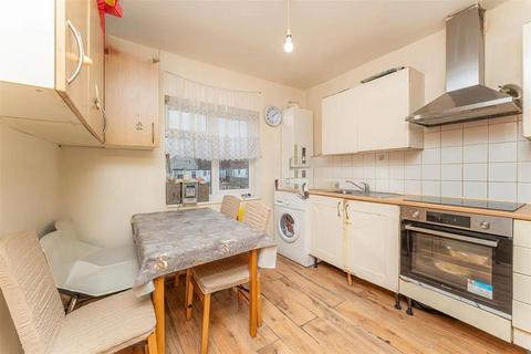 3 bedroom flat for sale, London, N13 6JP