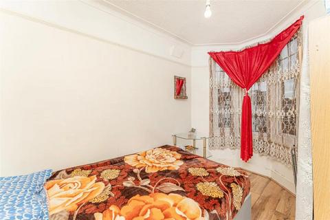 3 bedroom flat for sale, London, N13 6JP