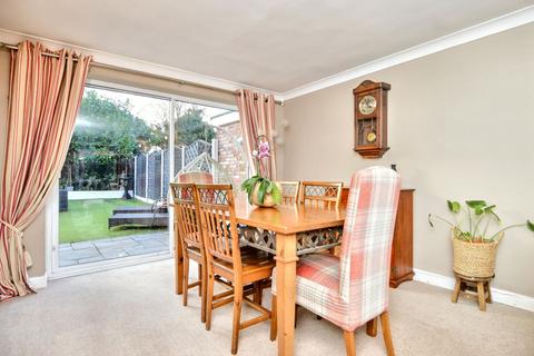 20 Bush Close, Albrighton, Wolverhampton, WV7 3PB