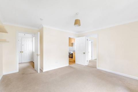 1 bedroom flat to rent, Robina Close, Northwood, HA6