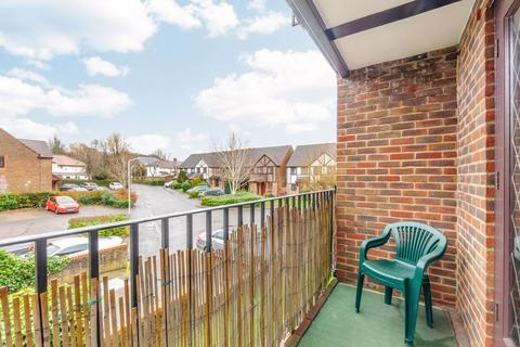 1 bedroom flat to rent, Robina Close, Northwood, HA6