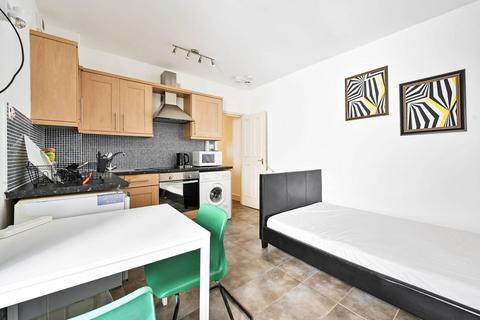 Studio to rent, Collingham Place, Earls Court, London, SW5