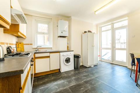 2 bedroom flat to rent, Priory Road, Crouch End, London, N8