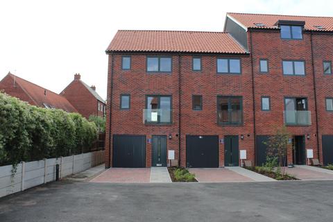 3 bedroom townhouse to rent, Bainbridge Court, Pelham Street, Newark, Notts, NG24