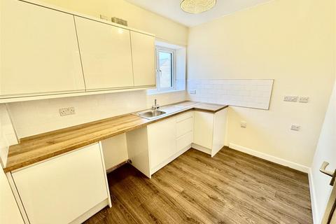 1 bedroom flat to rent, Cardiff Road, Pwllheli