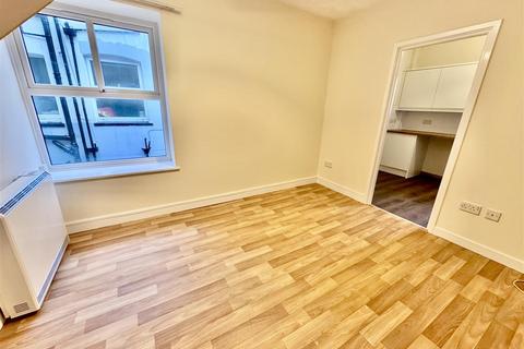 1 bedroom flat to rent, Cardiff Road, Pwllheli