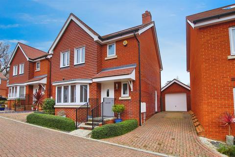 3 bedroom detached house for sale, Cleverley Rise, Bursledon, Southampton