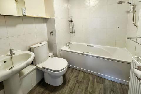 2 bedroom flat to rent, Charminster Close, Swindon, SN3 3QB