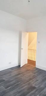 3 bedroom maisonette to rent, Burnley Road East, Rossendale BB4