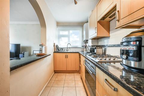 304 Brangwyn Crescent, London, SW19 2UF