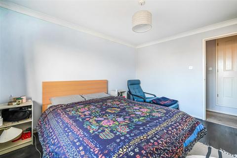 304 Brangwyn Crescent, London, SW19 2UF