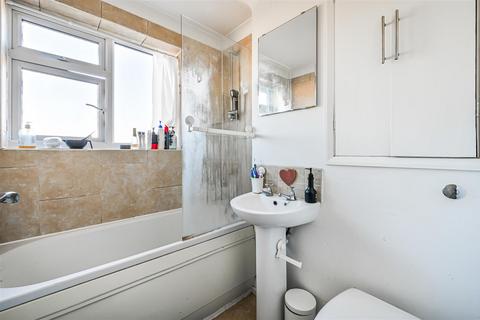 304 Brangwyn Crescent, London, SW19 2UF