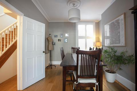 22 Rainbow Street, London, SE5 7TD