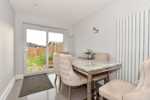 65 Cedar Avenue, Wickford, SS12 9DU
