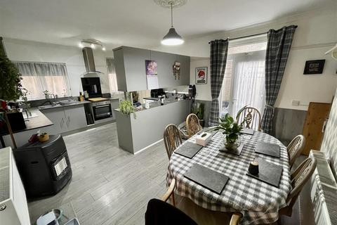 22 Bishop Road, Ammanford, SA18 3HA