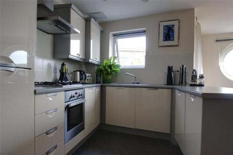 2 bedroom apartment to rent, Chertsey