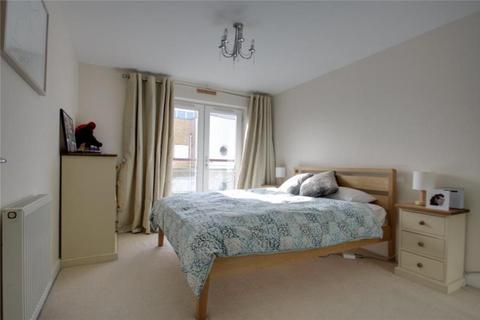 2 bedroom apartment to rent, Chertsey