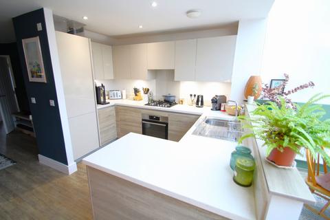 3 bedroom terraced house for sale, Foxglove Gardens, Chigwell