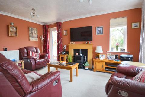 3 bedroom detached house for sale, Woodsage Drive, Gillingham