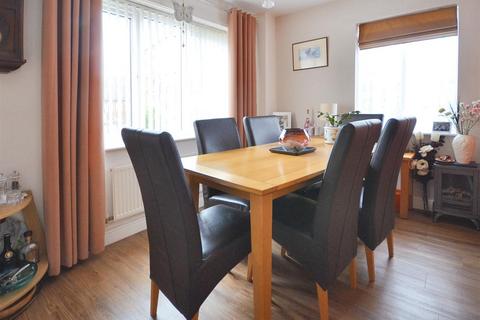 3 bedroom detached house for sale, Woodsage Drive, Gillingham