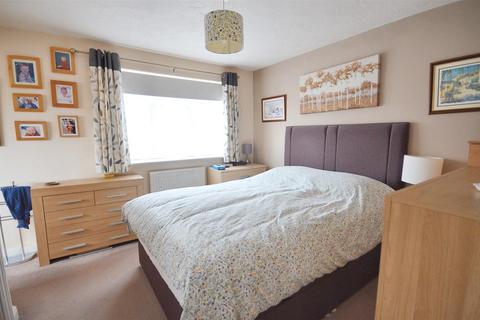 3 bedroom detached house for sale, Woodsage Drive, Gillingham