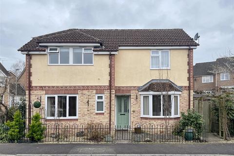 3 bedroom detached house for sale, Woodsage Drive, Gillingham