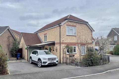 3 bedroom detached house for sale, Woodsage Drive, Gillingham