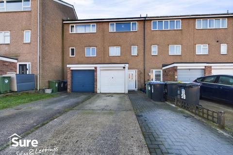 3 bedroom townhouse to rent, Dunlin Road, Hemel Hempstead, Hertfordshire, HP2 6LY